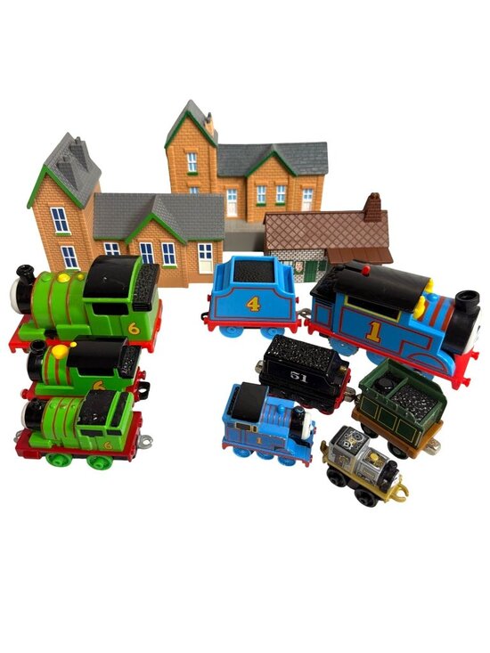 Thomas & Friends Other - Thomas & Friends Die-Cast Train Building Playset Lot Includes Engines Buildings